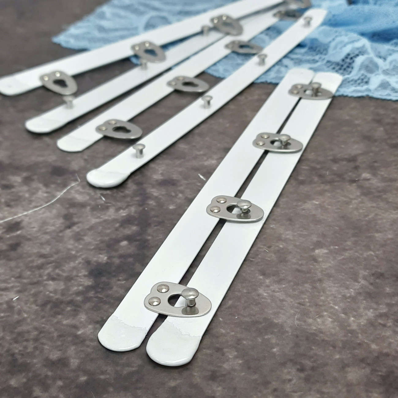 Бюск корсетний білий, 20 см, 4 застібки