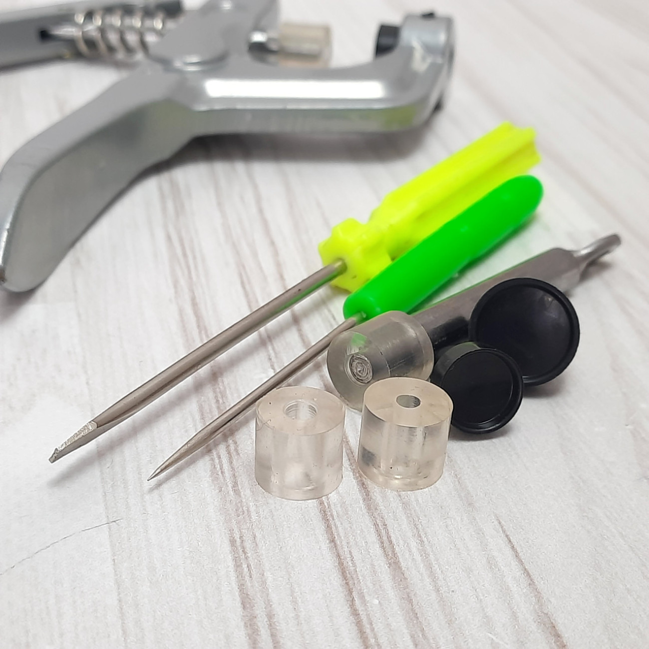 Ручний установник пластикових кнопок з насадками в комплекті