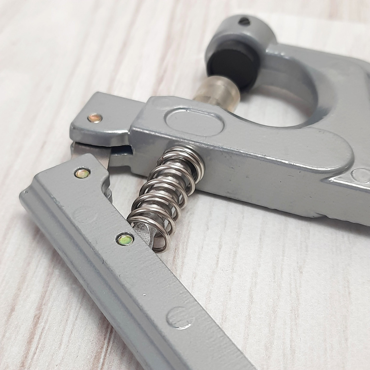 Ручний установник пластикових кнопок з насадками в комплекті