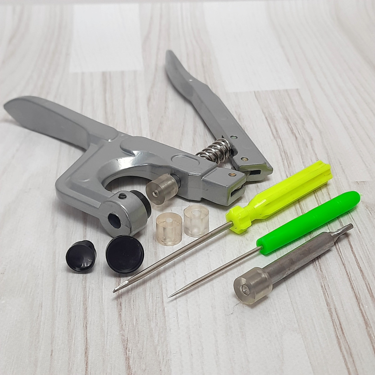 Ручний установник пластикових кнопок з насадками в комплекті