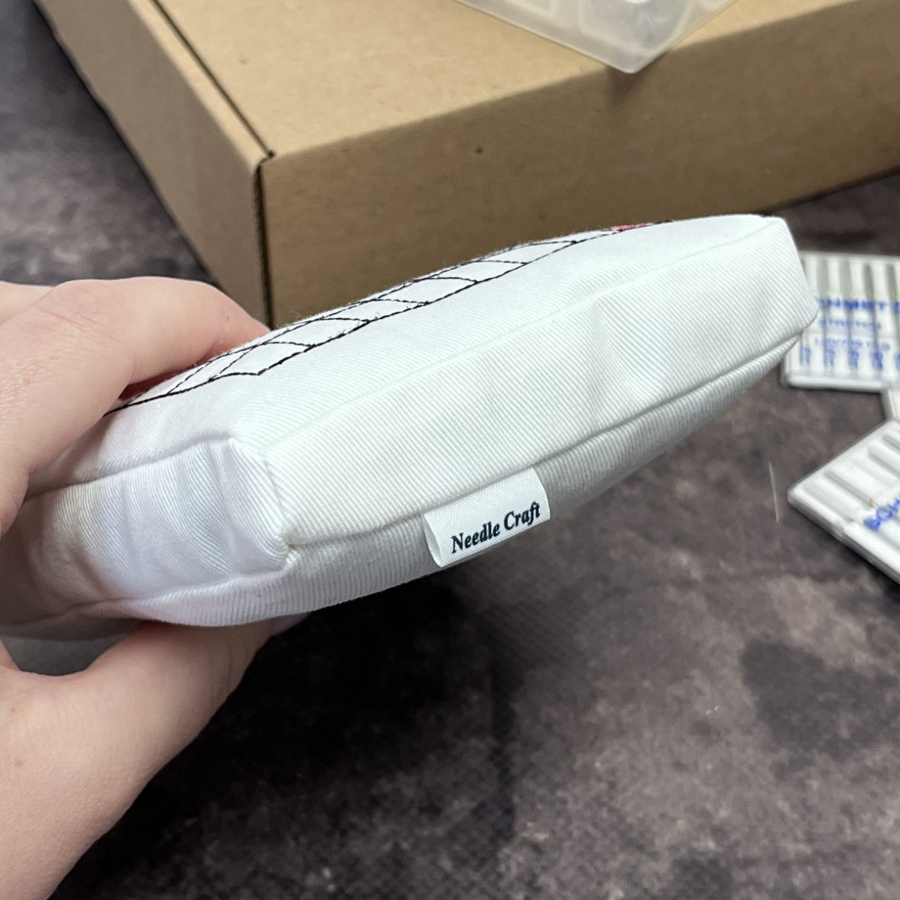 Подушка для голок Needle Craft, біла