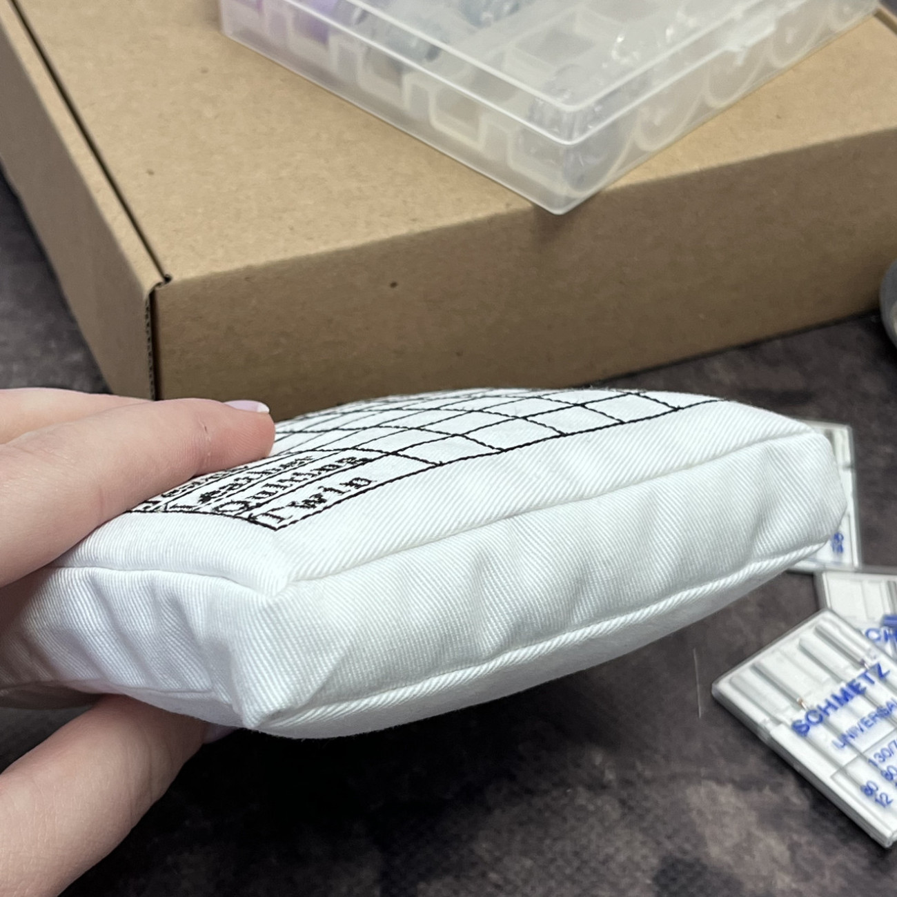 Подушка для голок Needle Craft, біла