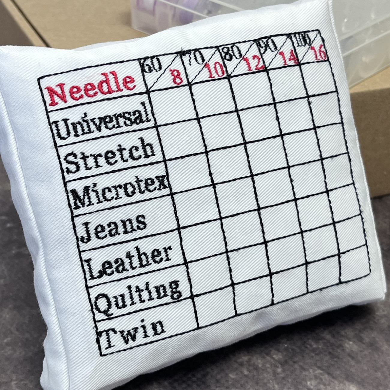 Подушка для голок Needle Craft, біла