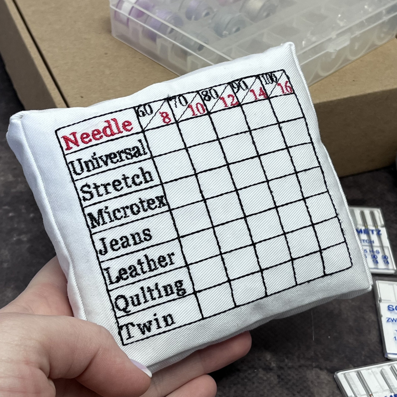 Подушка для голок Needle Craft, біла