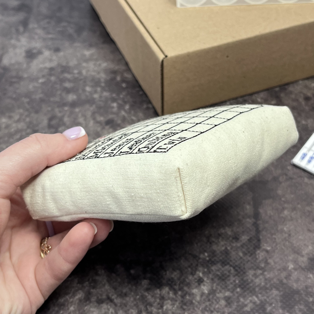 Подушка для голок Needle Craft, бежева