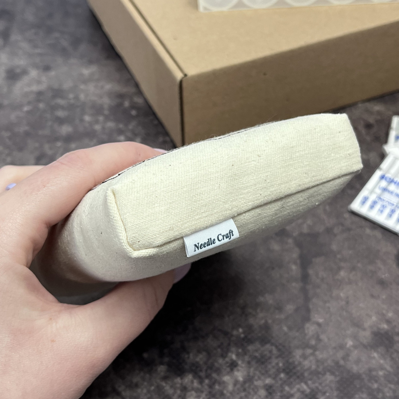 Подушка для голок Needle Craft, бежева