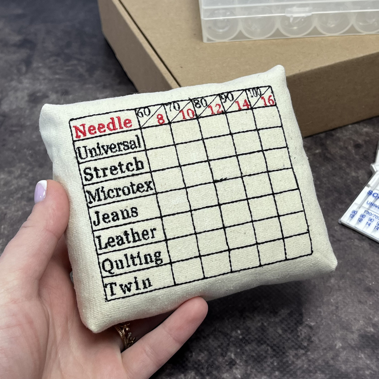 Подушка для голок Needle Craft, бежева