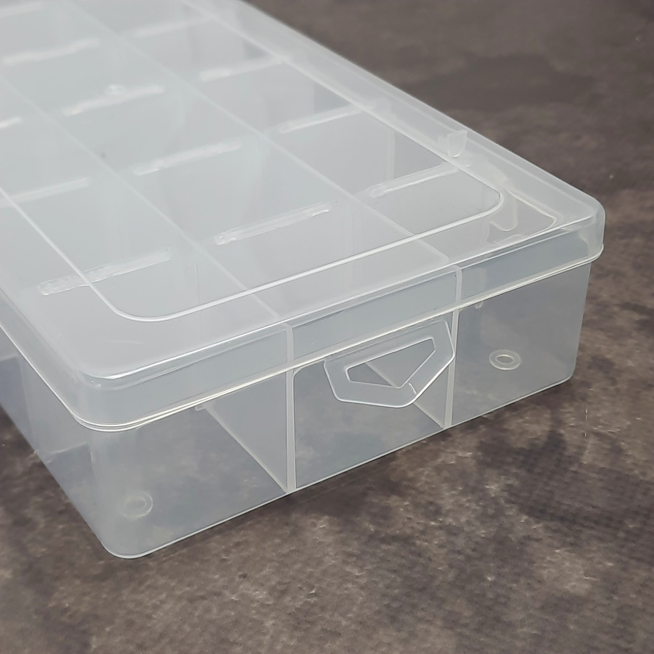 Органайзер - бокс  з комірками (18 шт), прозорий