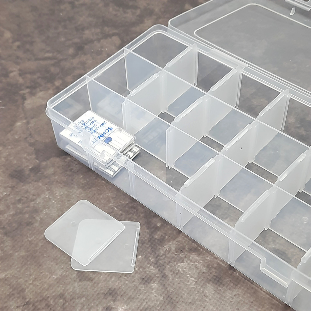 Органайзер - бокс  з комірками (18 шт), прозорий