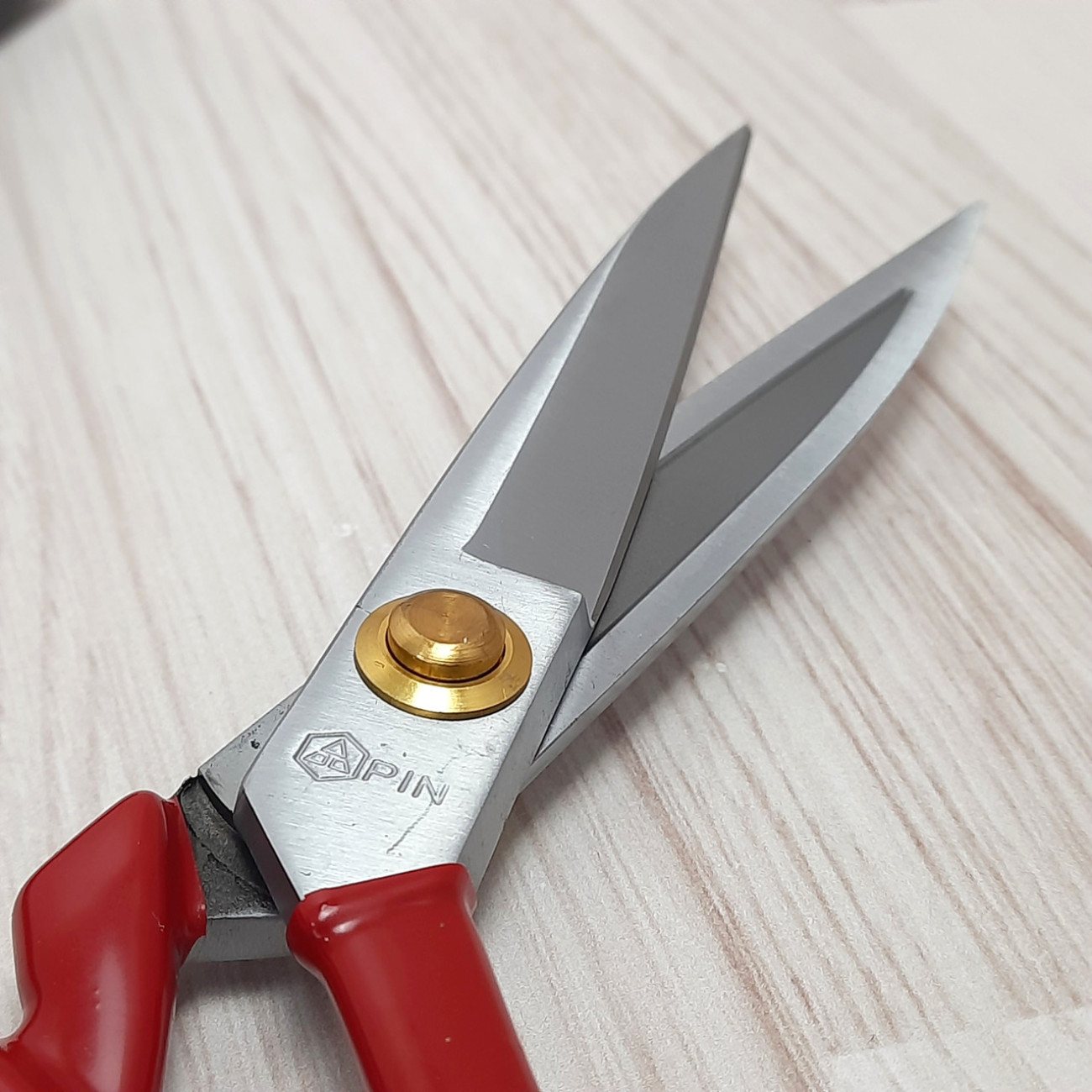 Ножиці кравецькі PIN-1104 (10 дюймів) з червоними ручками