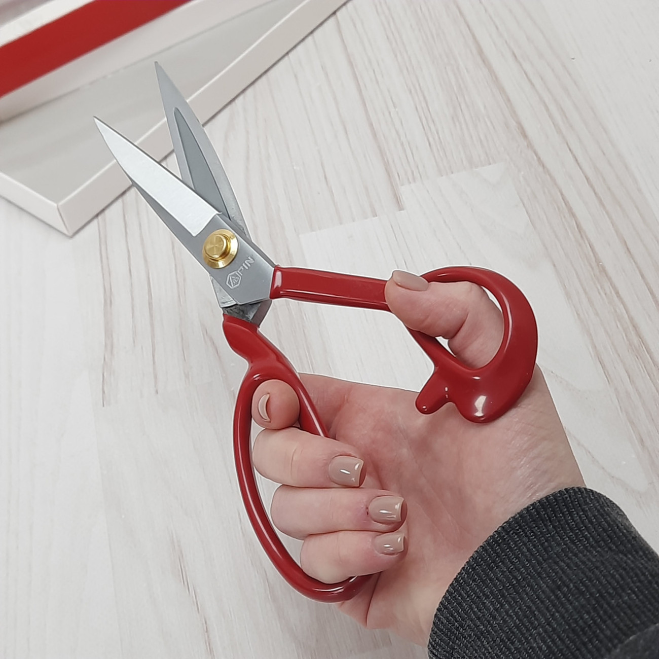 Ножиці кравецькі PIN-1084 (8 дюймів) з червоними ручками