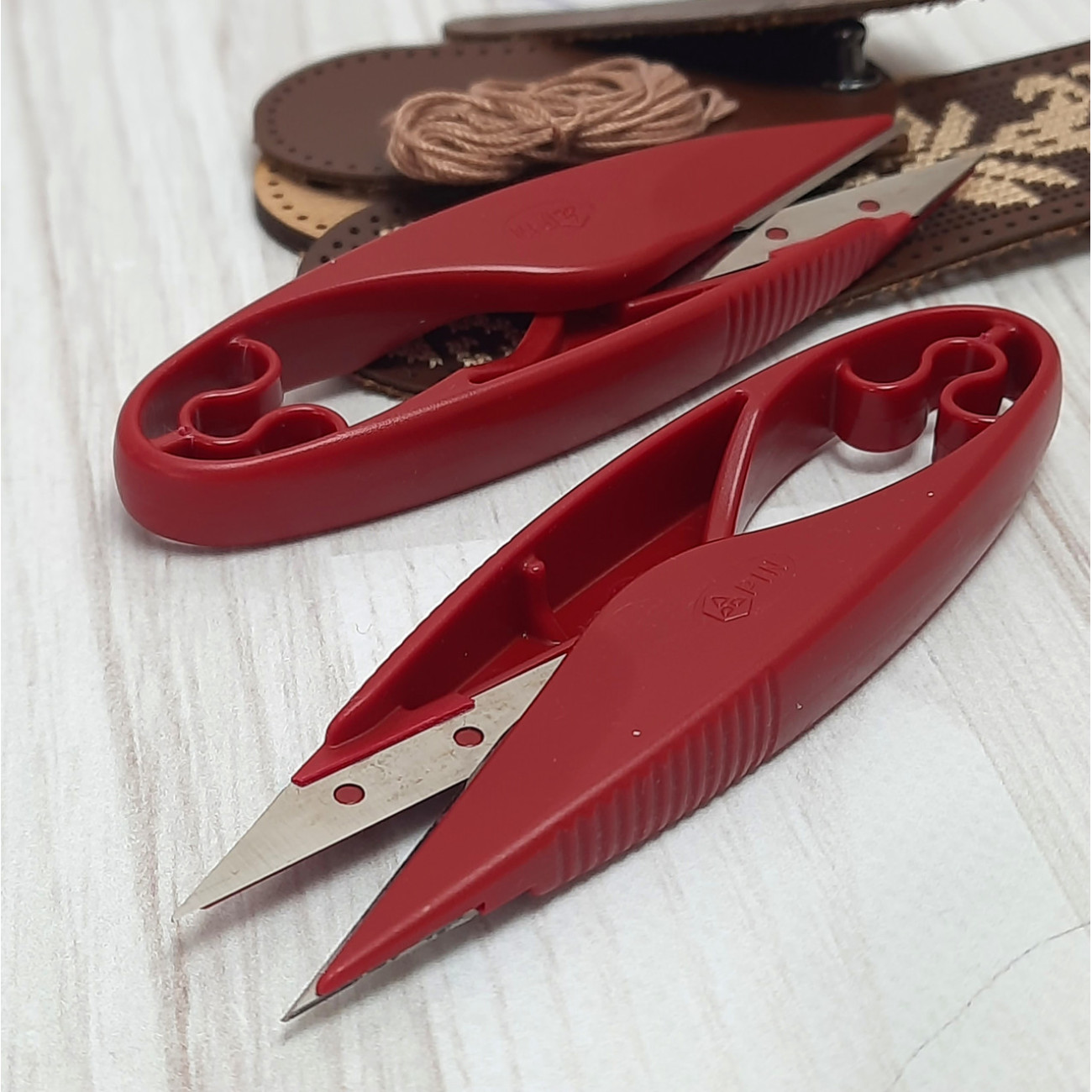 Сніппер з подвійними лезами PIN-1255 пластиковий (червоний)