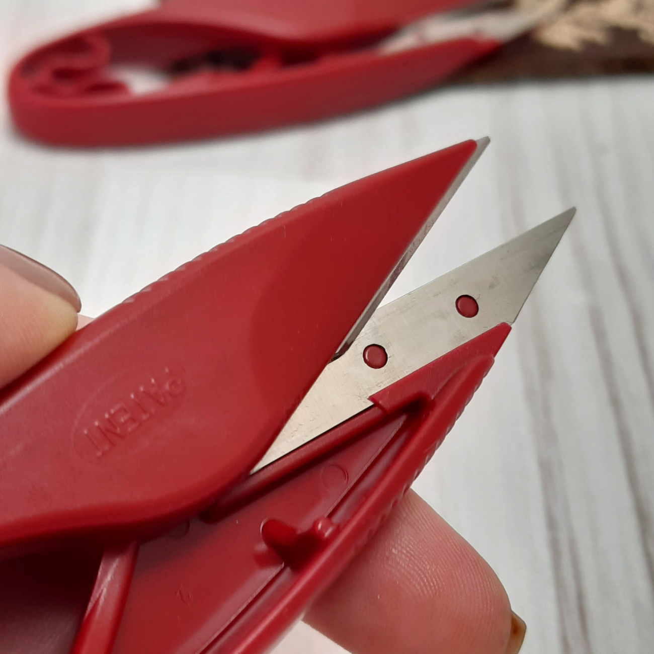 Сніппер з подвійними лезами PIN-1255 пластиковий (червоний)