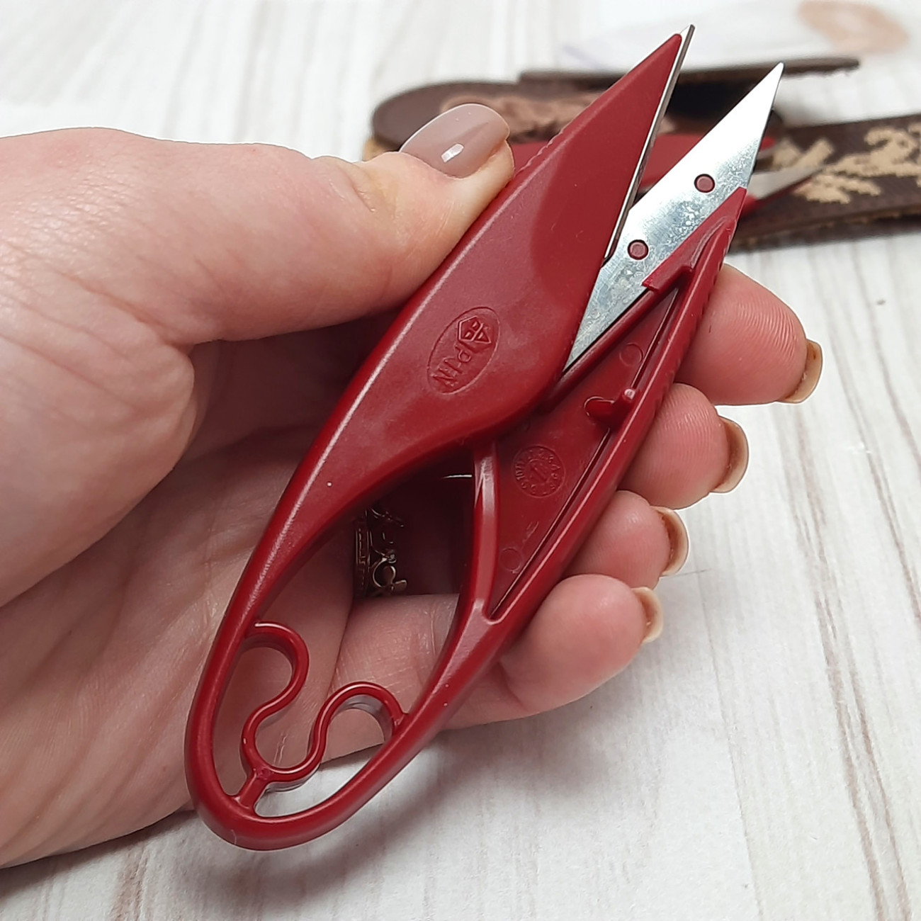 Сніппер з подвійними лезами PIN-1255 пластиковий (червоний)