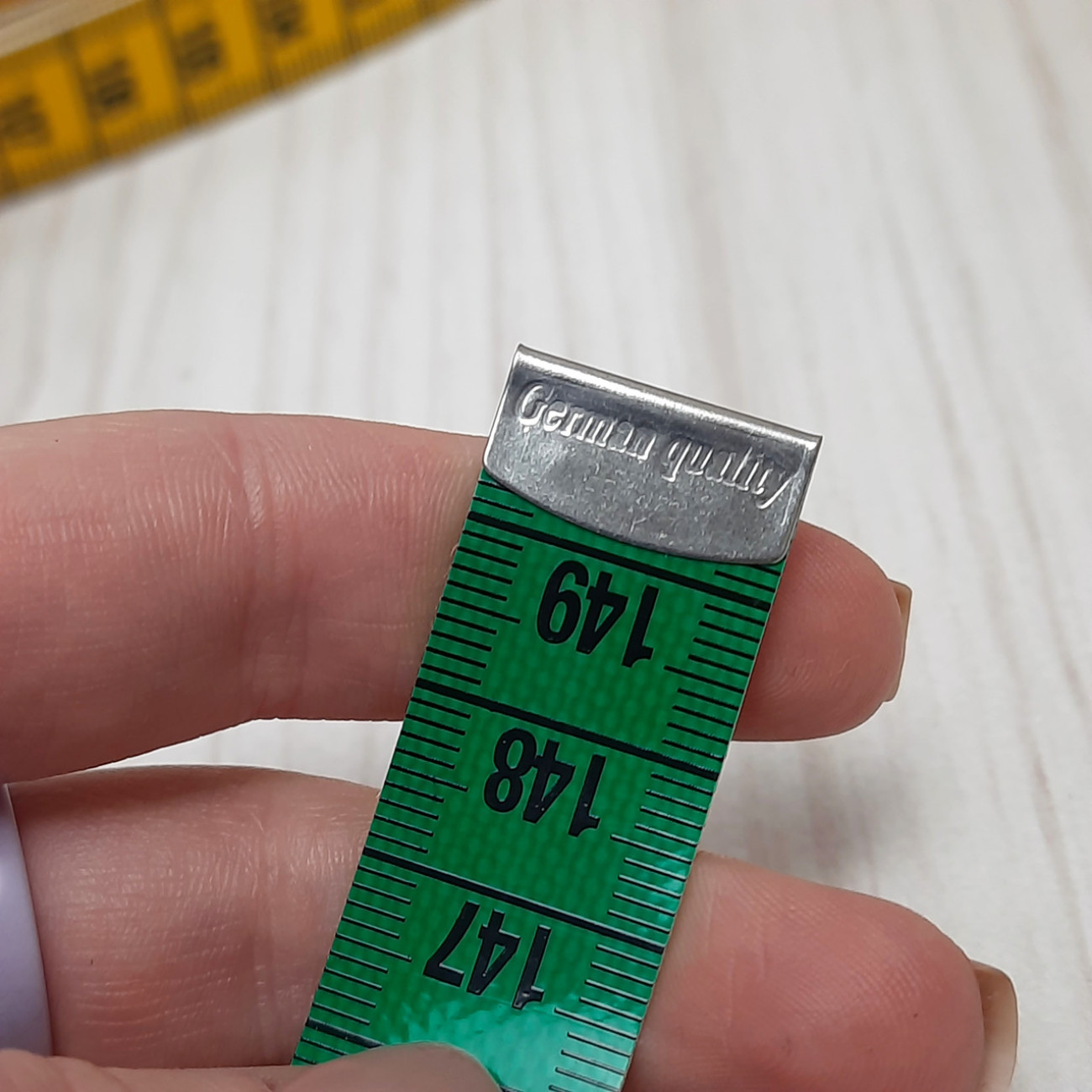 Сантиметрова стрічка трикольорова з металевими накінечниками