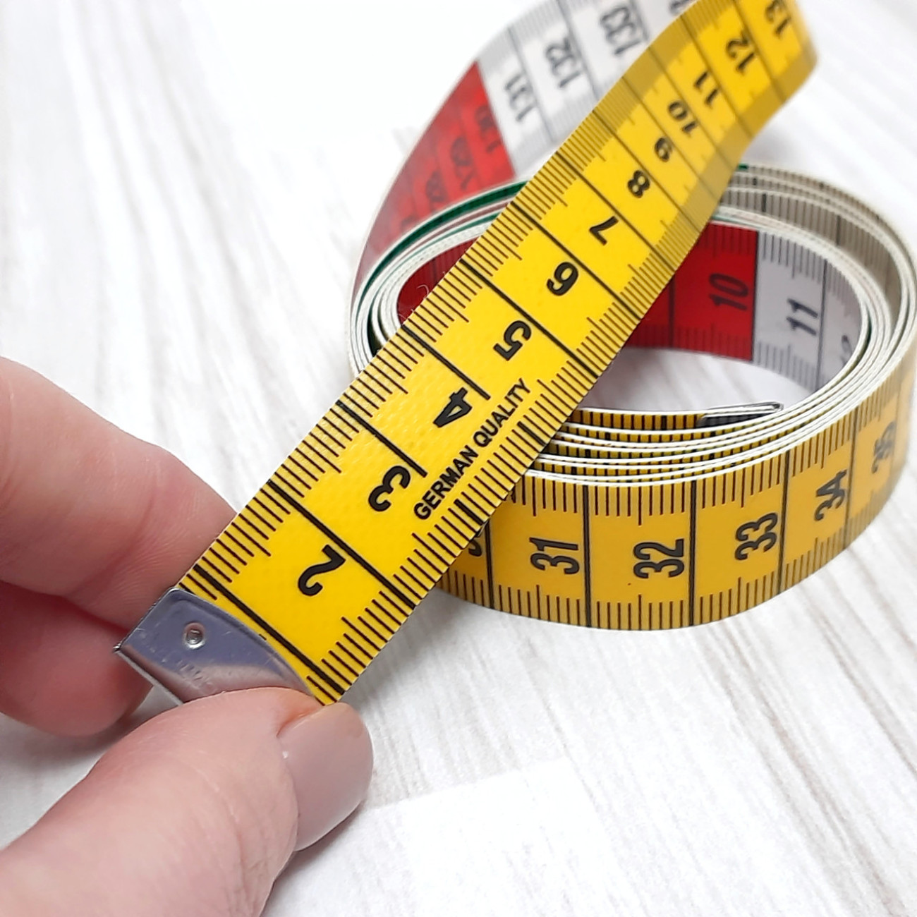 Сантиметрова стрічка трикольорова з металевими накінечниками