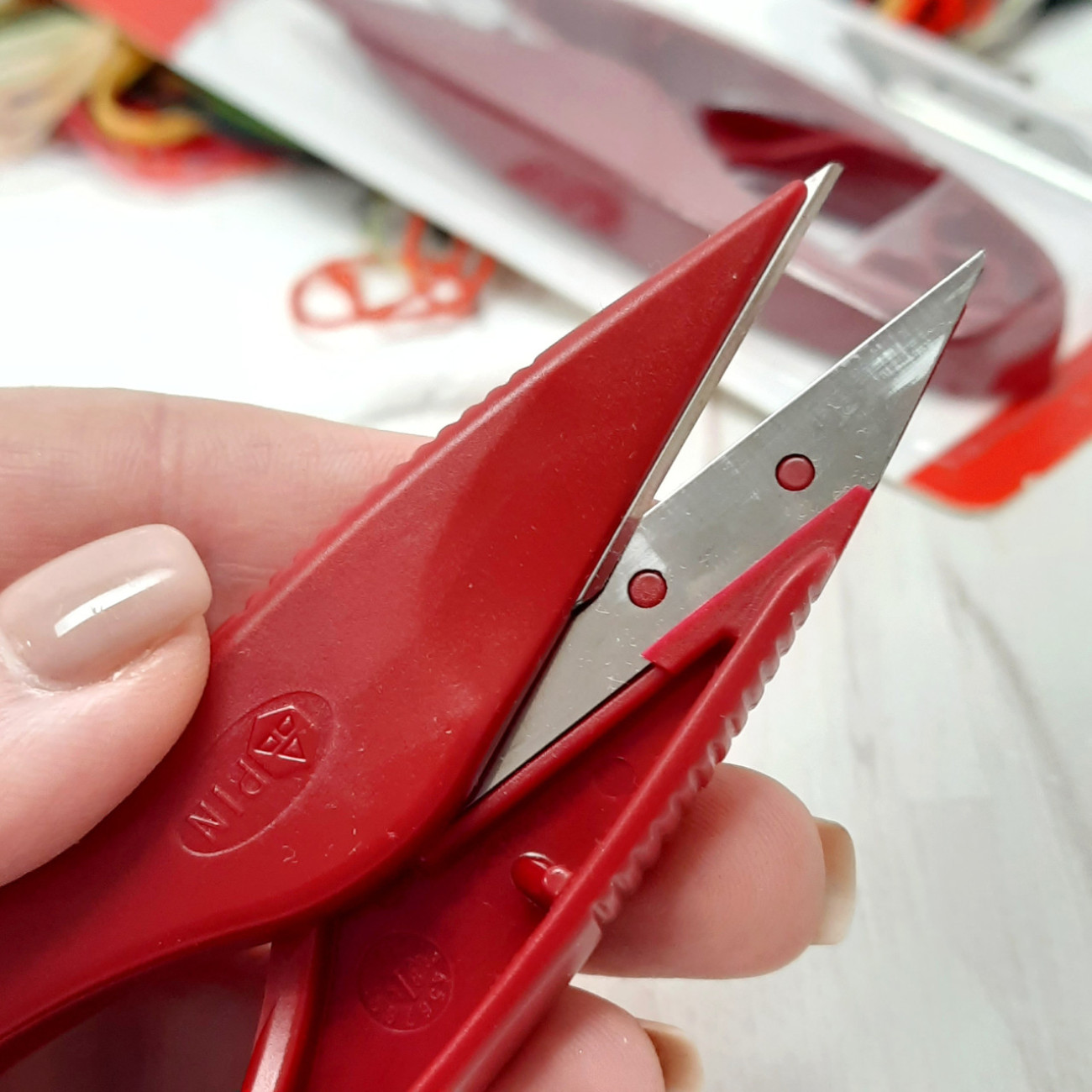Сніппер з додатковими лезами PIN-1455 пластиковий (червоний)