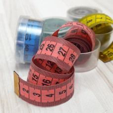 Сантиметрова стрічка в коробочці