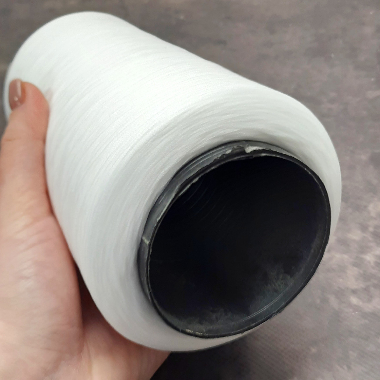 Текстуровані нитки для оверлока 150D/1, білі