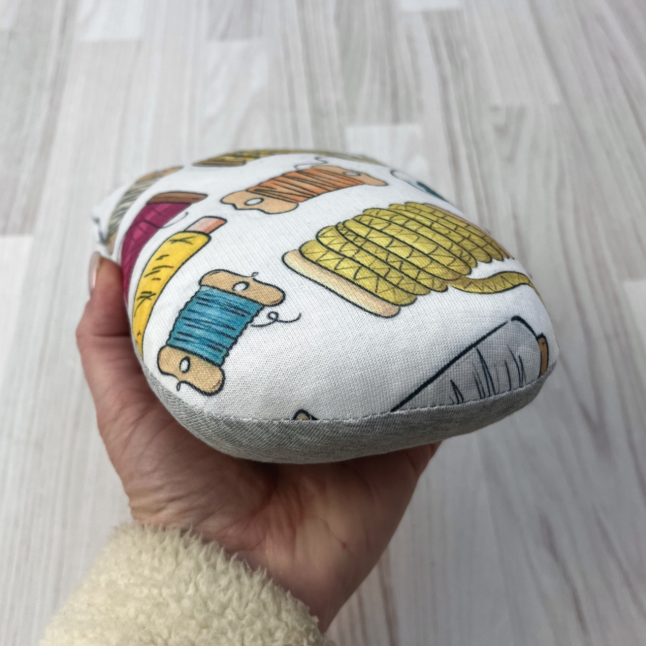 Кравецька подушечка для ВТО Needle Craft Прямокутна зі швейним малюнком