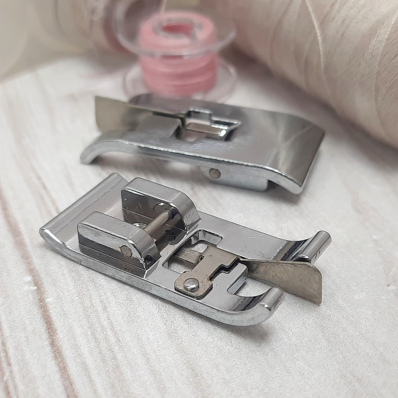 Лапка оверлочна побутова