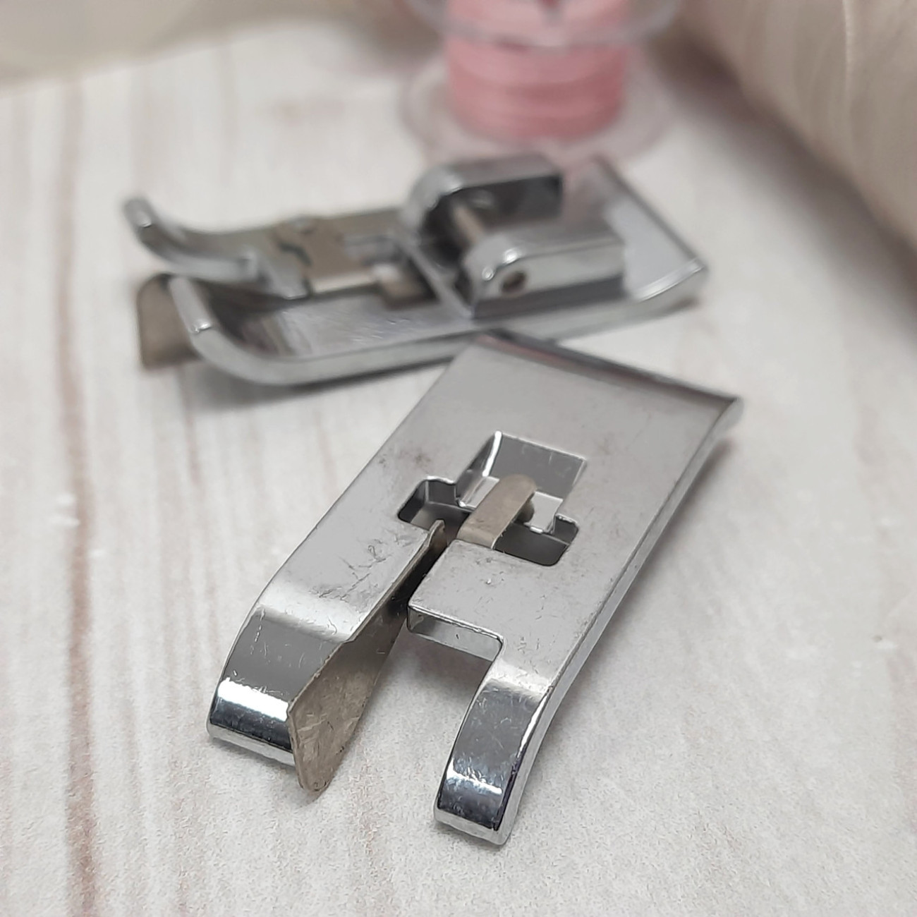 Лапка оверлочна побутова