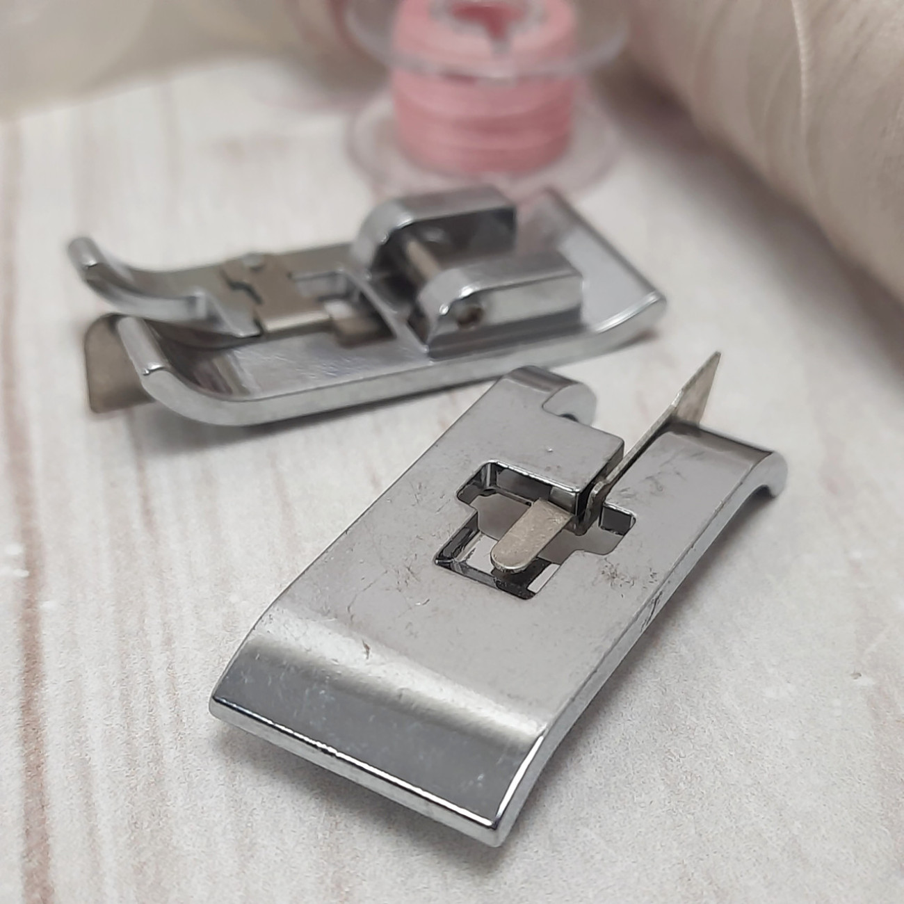 Лапка оверлочна побутова