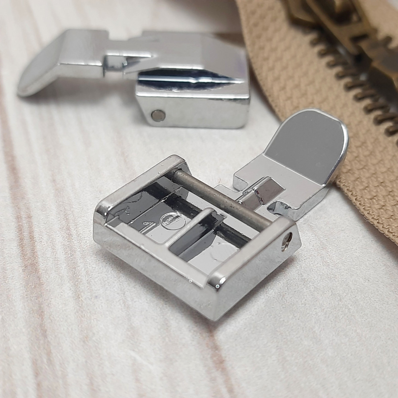 Лапка для вшивання блискавки широка двостороння для побутових швейних машин