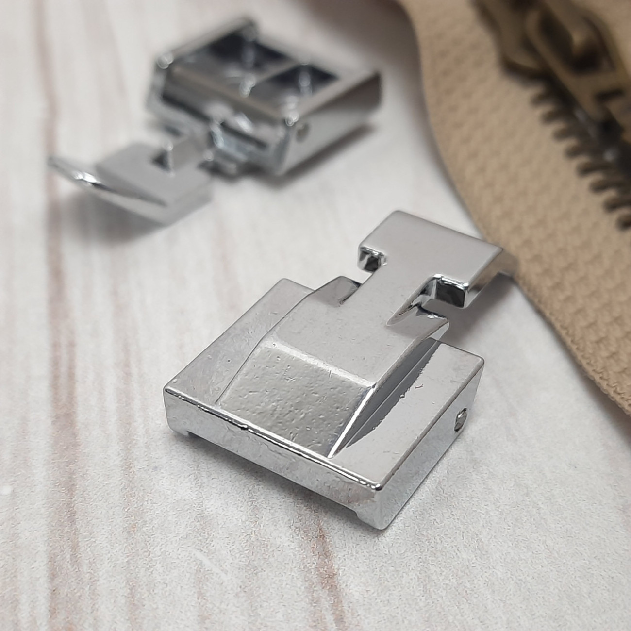 Лапка для вшивання блискавки широка двостороння для побутових швейних машин