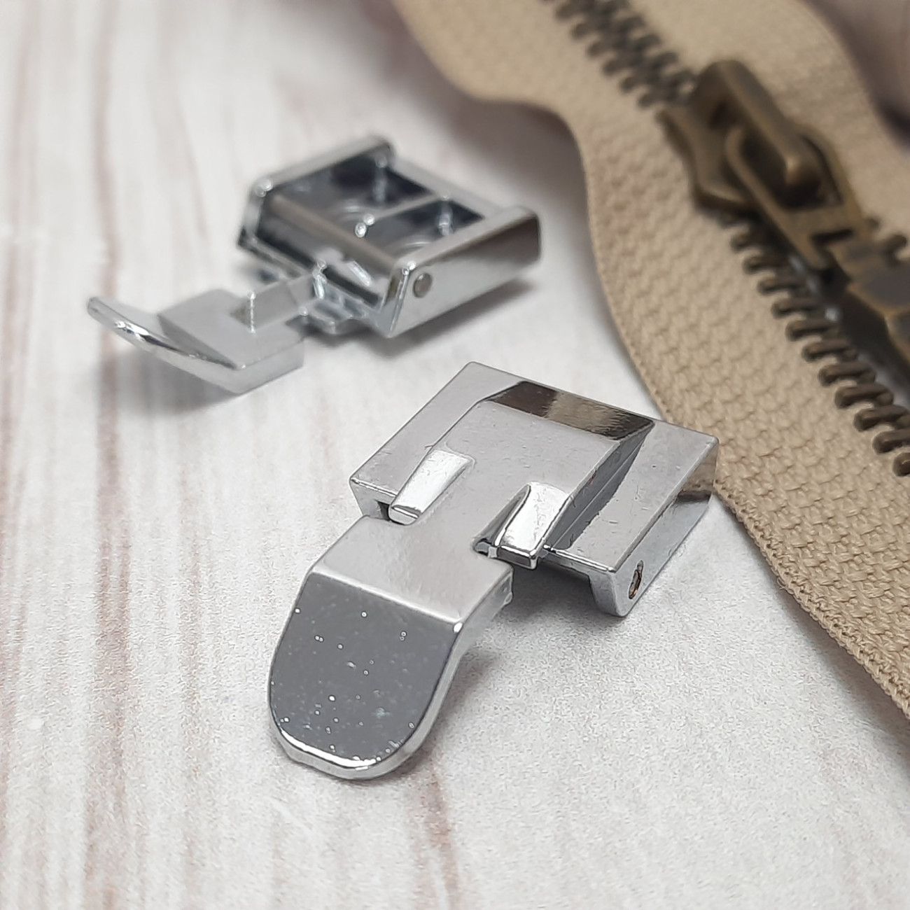 Лапка для вшивання блискавки широка двостороння для побутових швейних машин