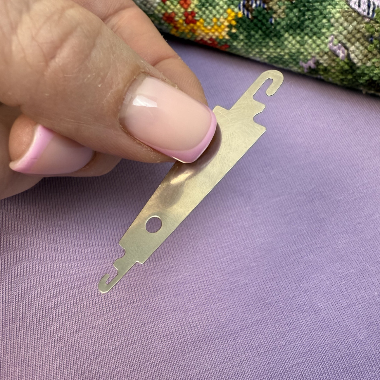 Нитковтягувач сталевий для вишивальних голок