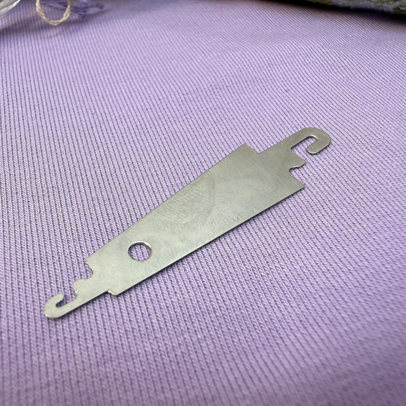 Нитковтягувач сталевий для вишивальних голок