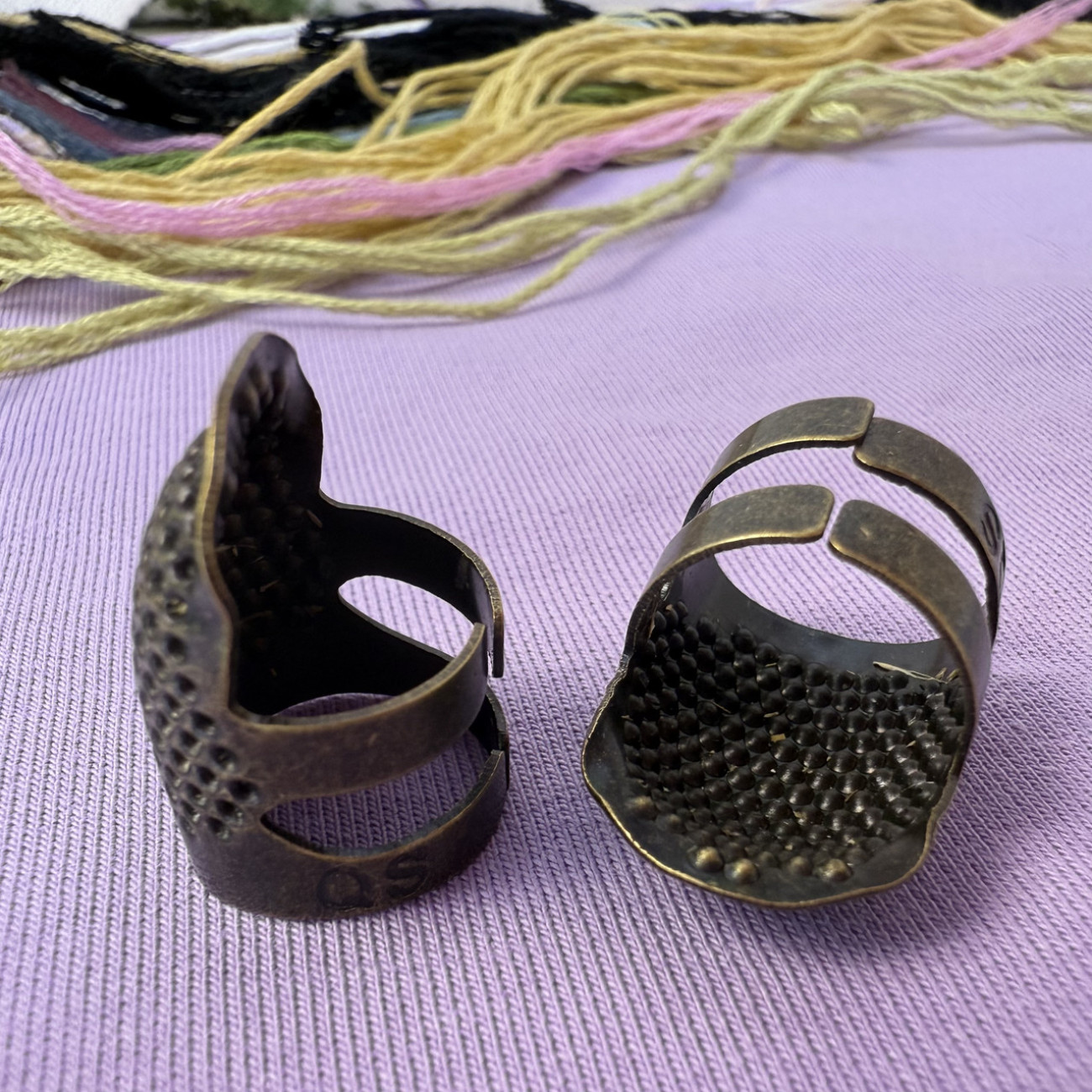 Наперсток відкритий регульований, розмір М (бронза)