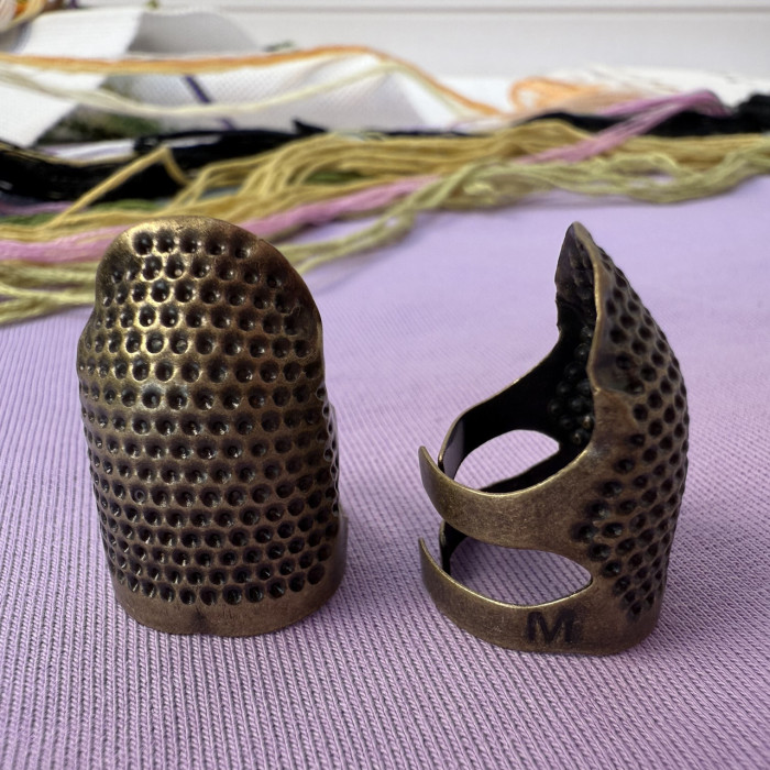 Наперсток відкритий регульований, розмір М (бронза)