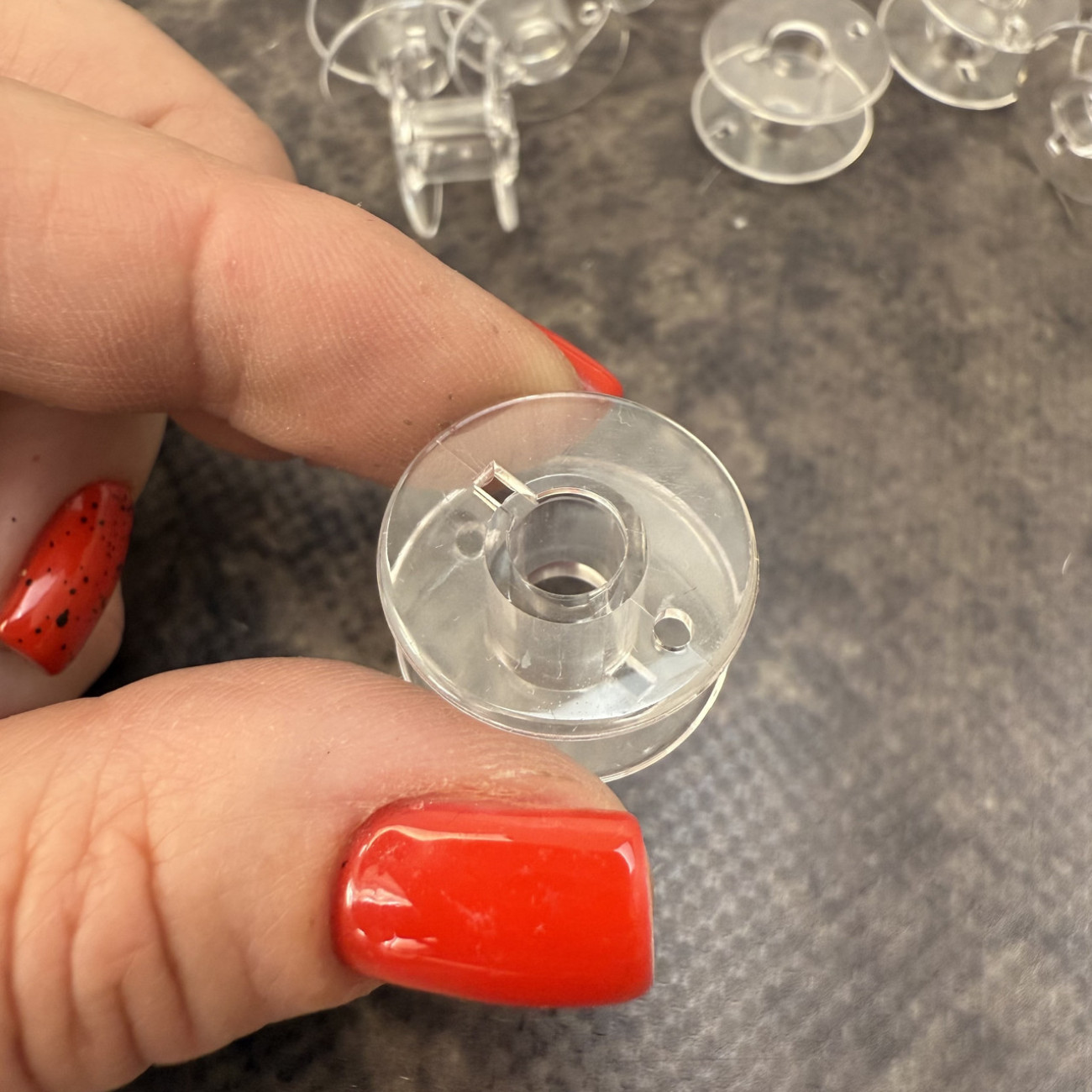 Шпульки для побутових швейних машин (21х11 мм) пластикові