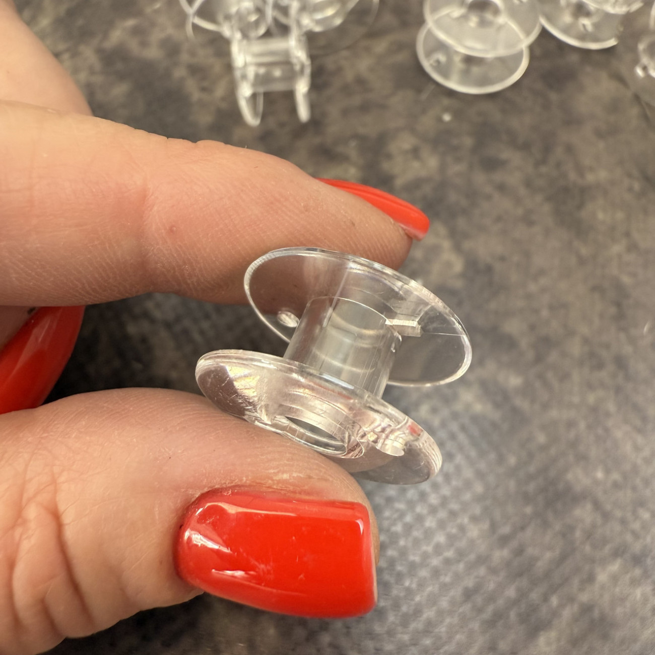 Шпульки для побутових швейних машин (21х11 мм) пластикові