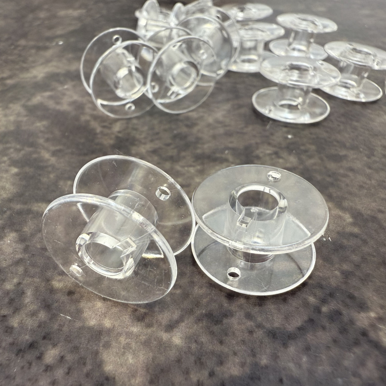 Шпульки для побутових швейних машин (21х11 мм) пластикові