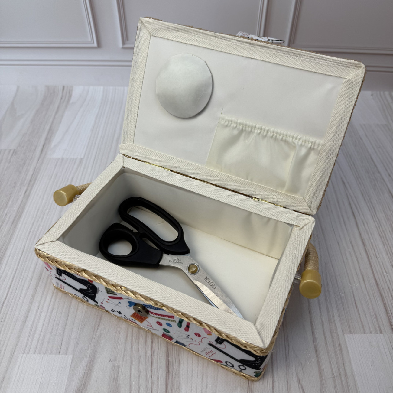 Скринька для рукоділля зі швейним малюнком, розмір S