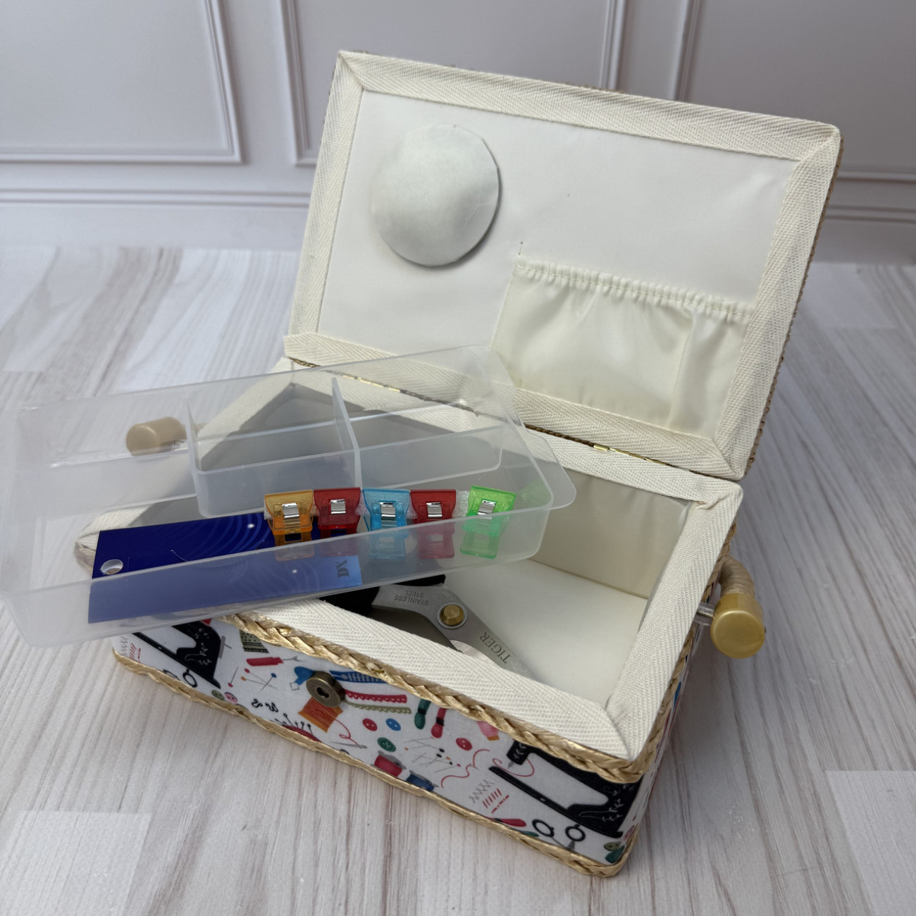 Скринька для рукоділля зі швейним малюнком, розмір S