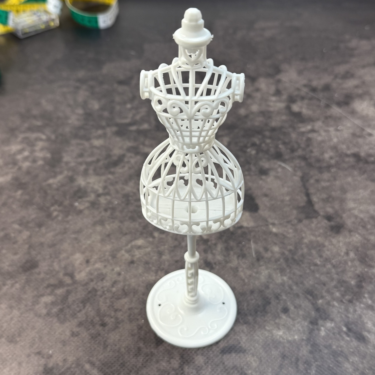 Манекен декоративний вінтажний білий, 21 см — для декору та рукоділля