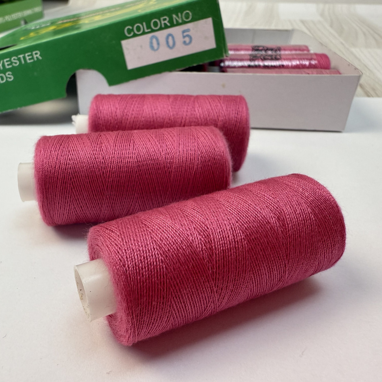 Нитки для шиття Peri 100% поліестер, 40/2, 400Y (№005)