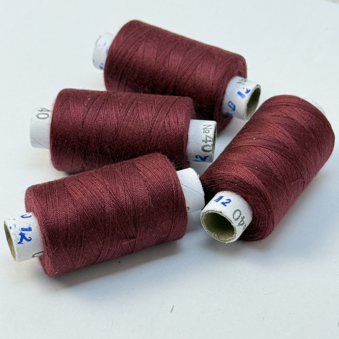 Нитки для шиття Peri 100% поліестер, 40/2, 400Y (№012)