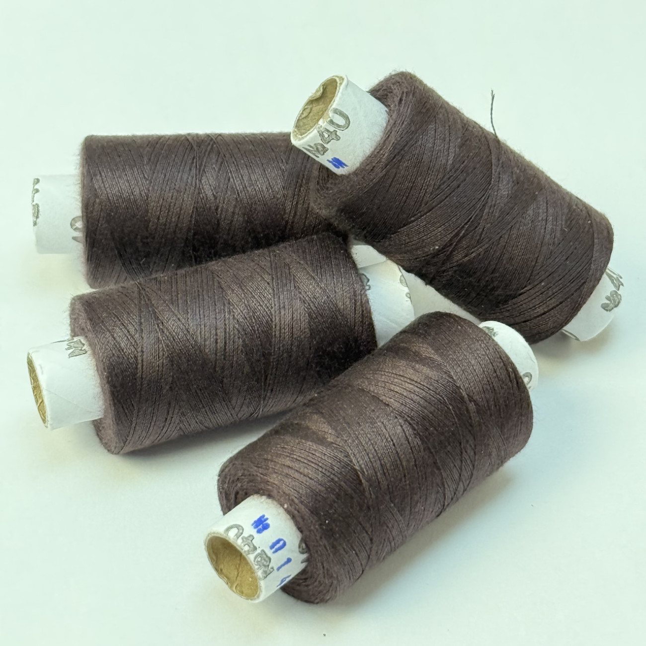 Нитки для шиття Peri 100% поліестер, 40/2, 400Y (№014)