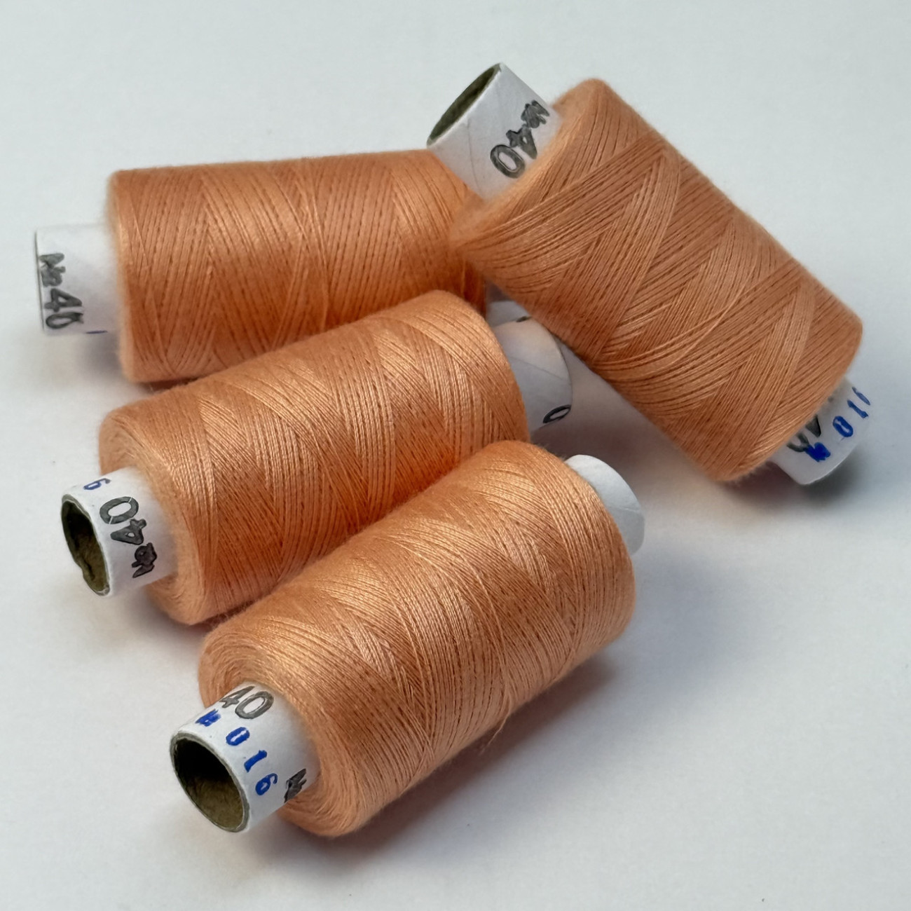 Нитки для шиття Peri 100% поліестер, 40/2, 400Y (№016)