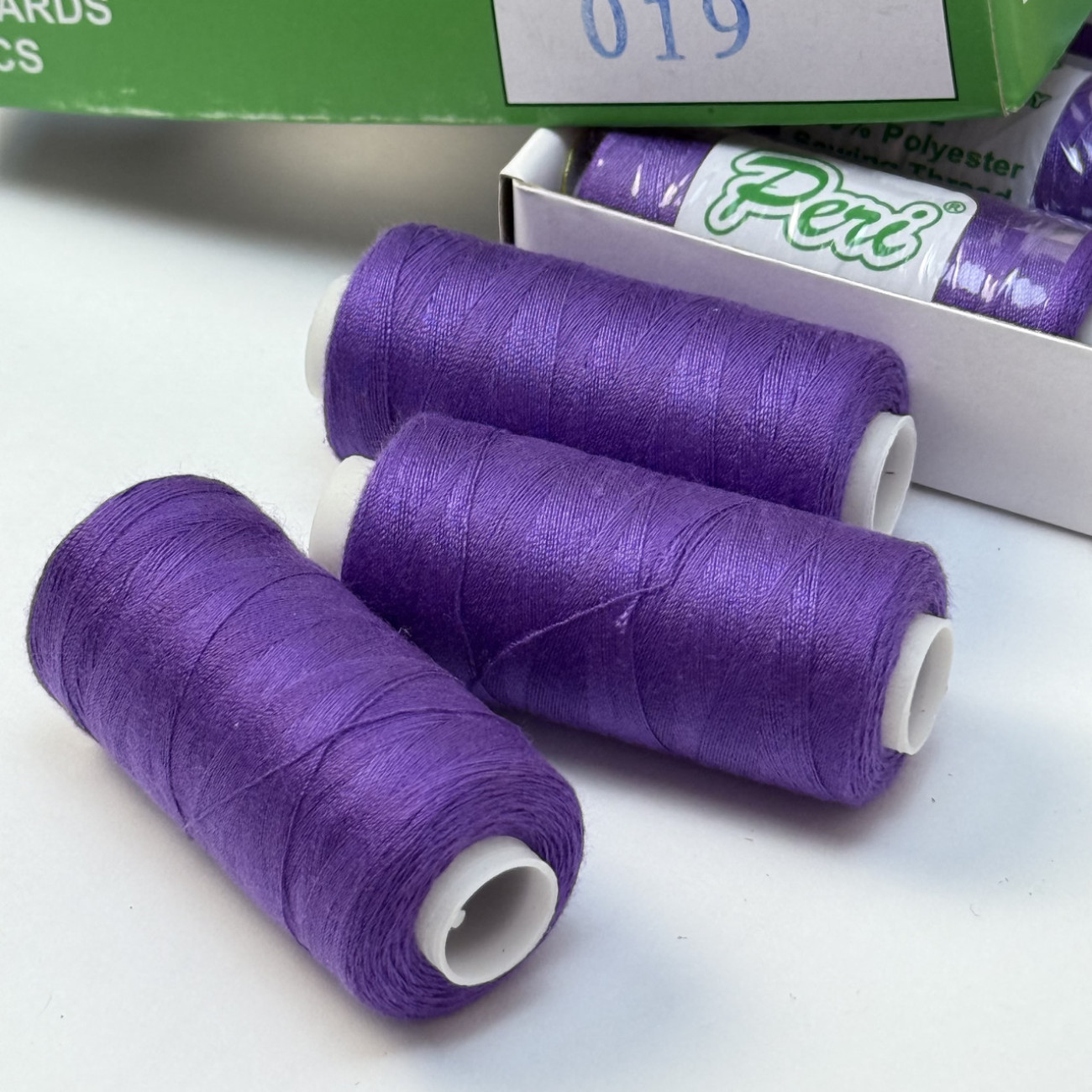 Нитки для шиття Peri 100% поліестер, 40/2, 400Y (№019)