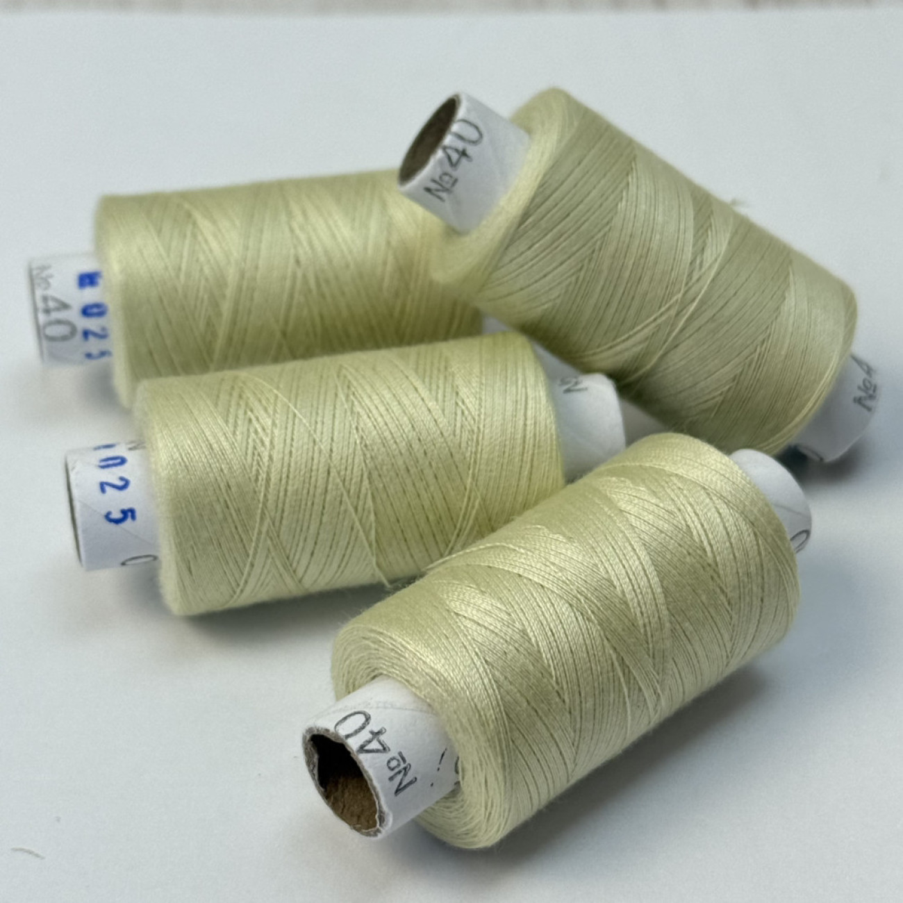 Нитки для шиття Peri 100% поліестер, 40/2, 400Y (№025)