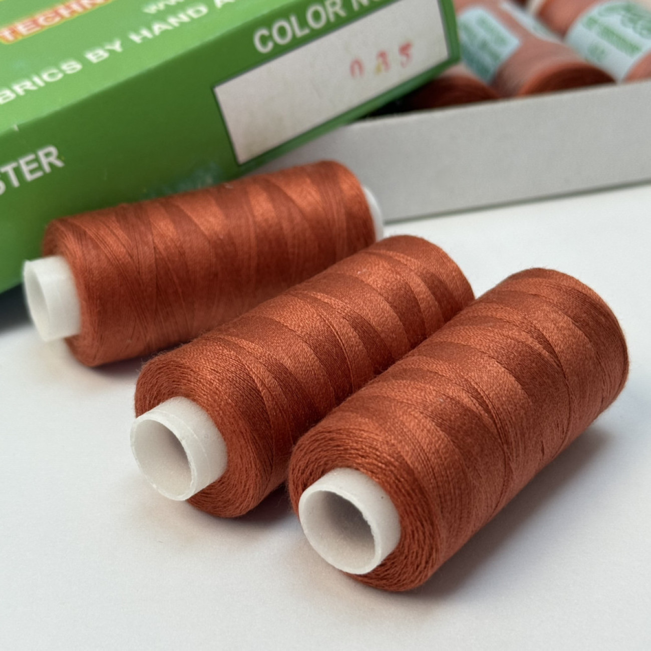 Нитки для шиття Peri 100% поліестер, 40/2, 400Y (№035)