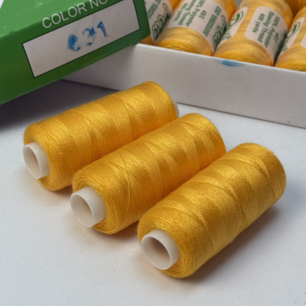 Нитки для шиття Peri 100% поліестер, 40/2, 400Y (№031)