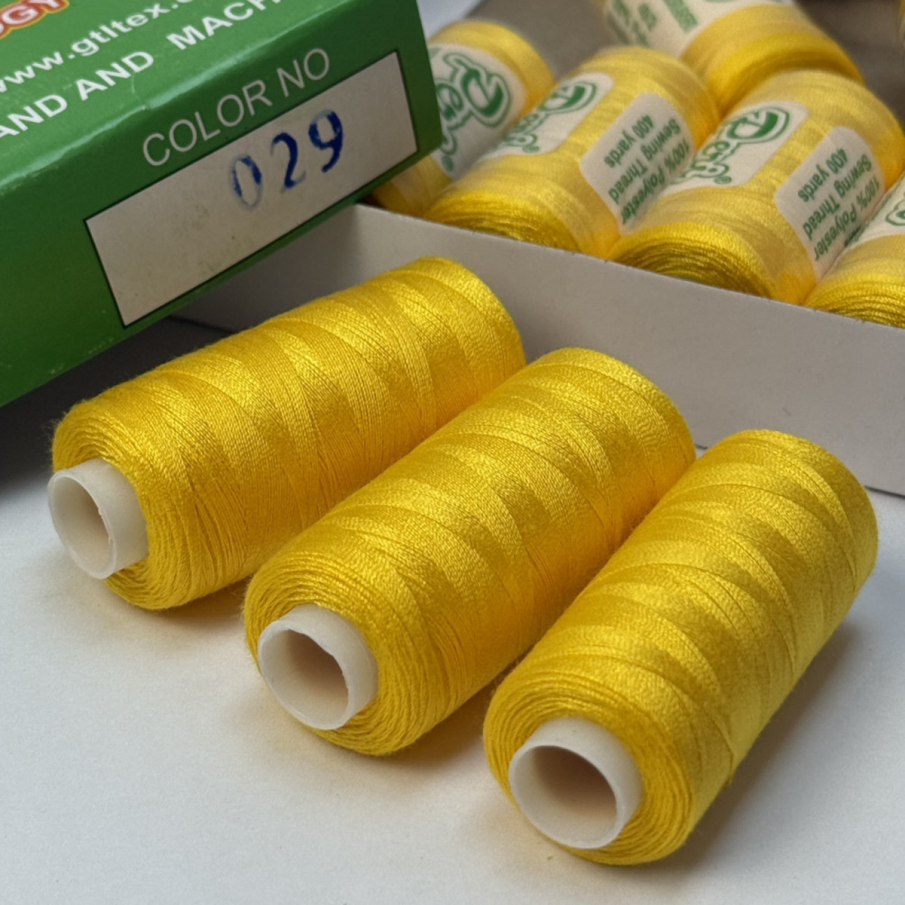 Нитки для шиття Peri 100% поліестер, 40/2, 400Y (№029)