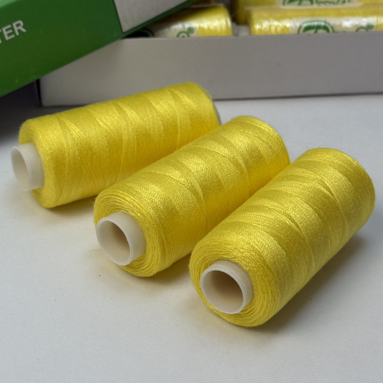 Нитки для шиття Peri 100% поліестер, 40/2, 400Y (№028)